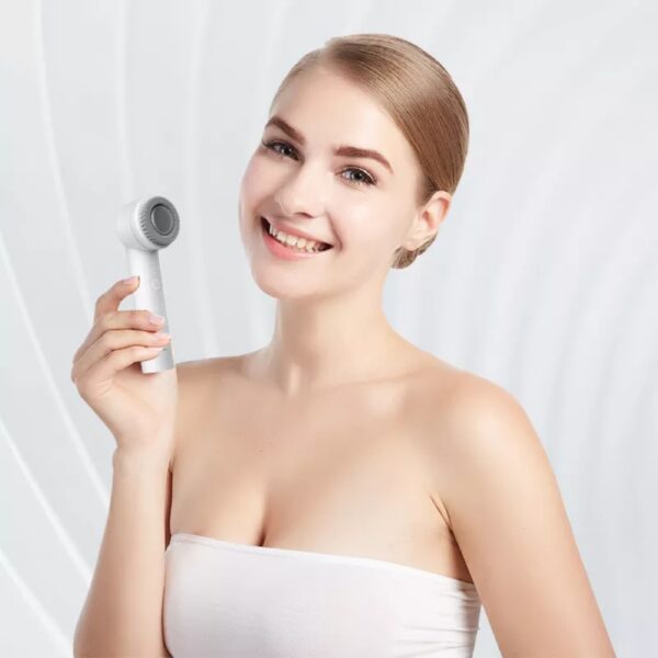 Deep Cleansing Facial Brush