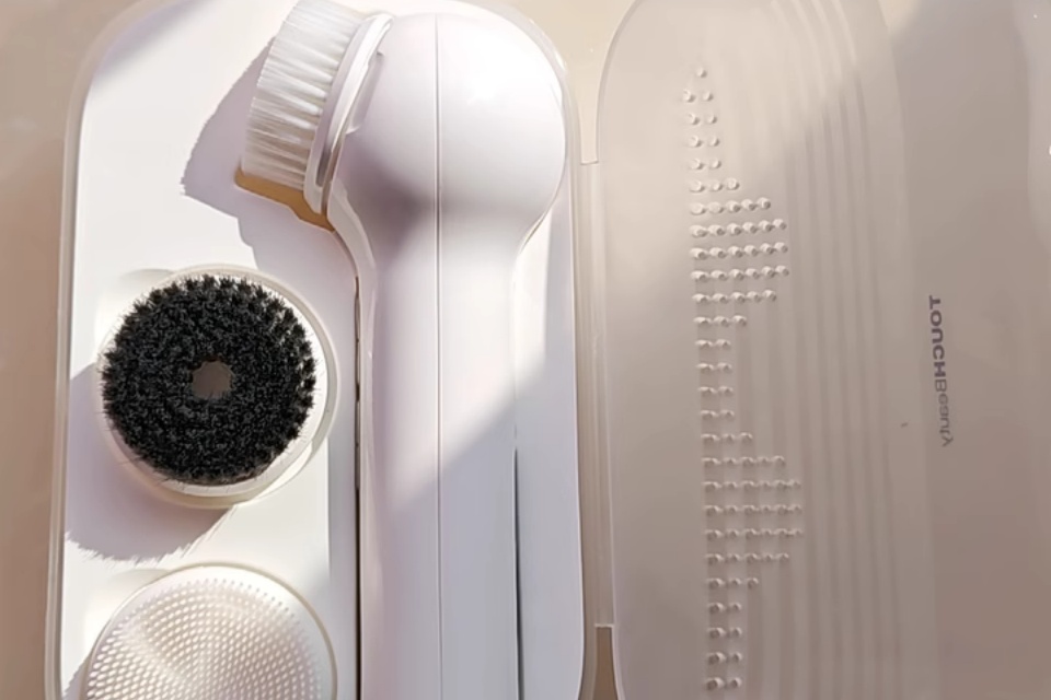 Electric Facial Cleansing Brushes