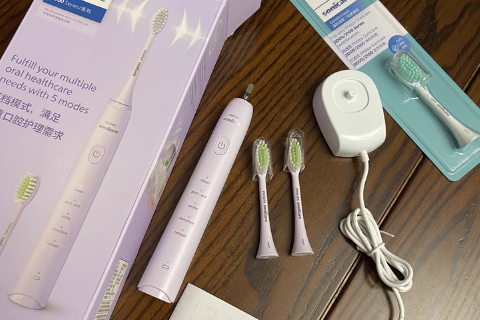 Electric sonic cleaning toothbrush