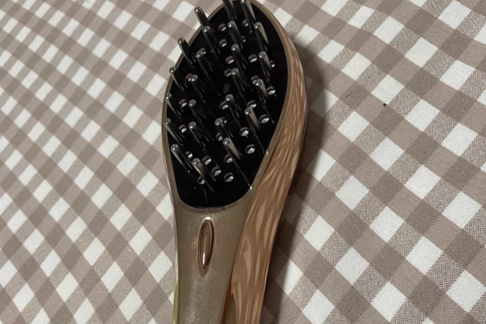 Red light therapy comb